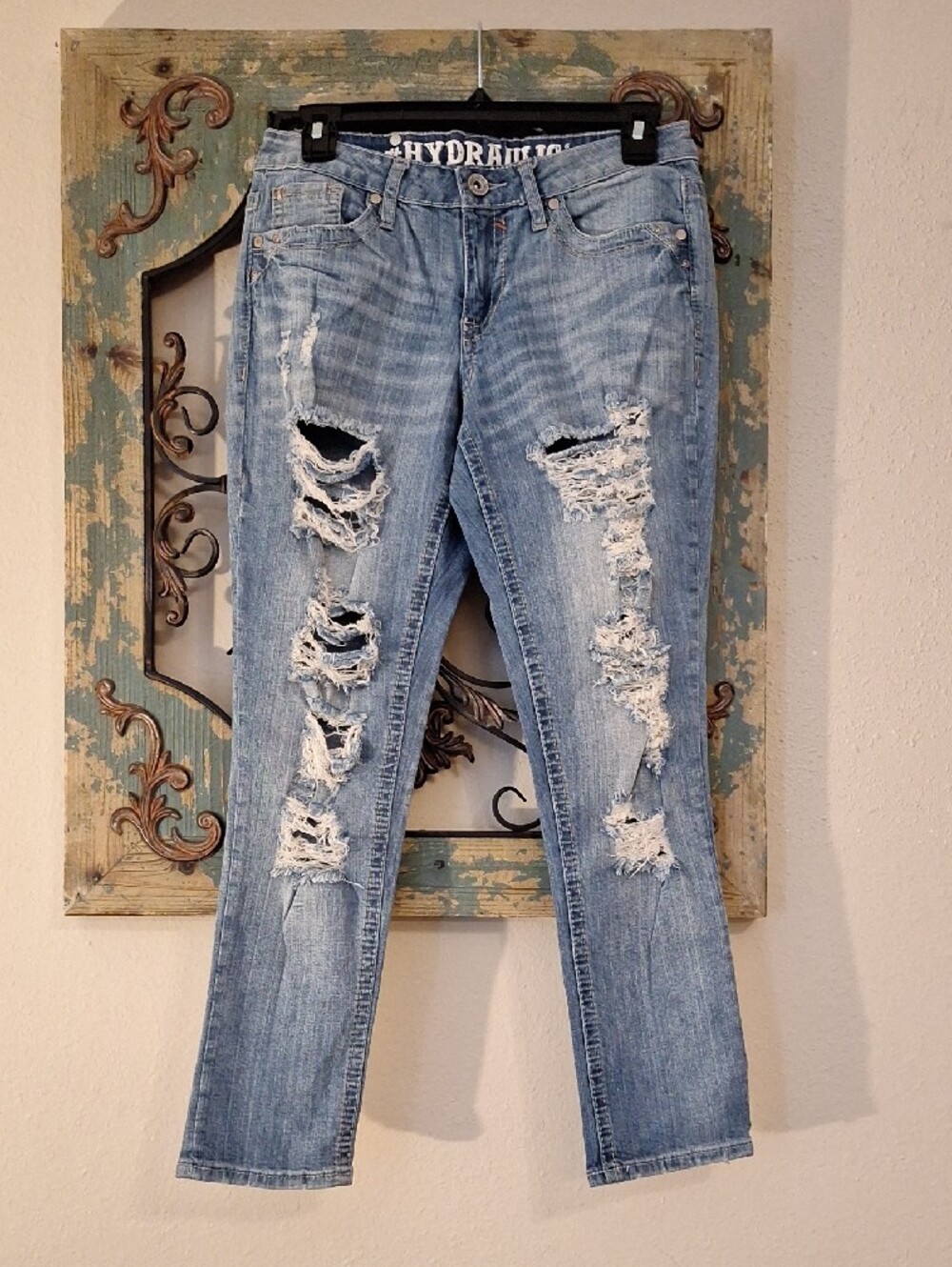 🔥🔥CLEARANCE🔥🔥 Hydraulic Women's Distressed Skinny Jeans. Size 3/4